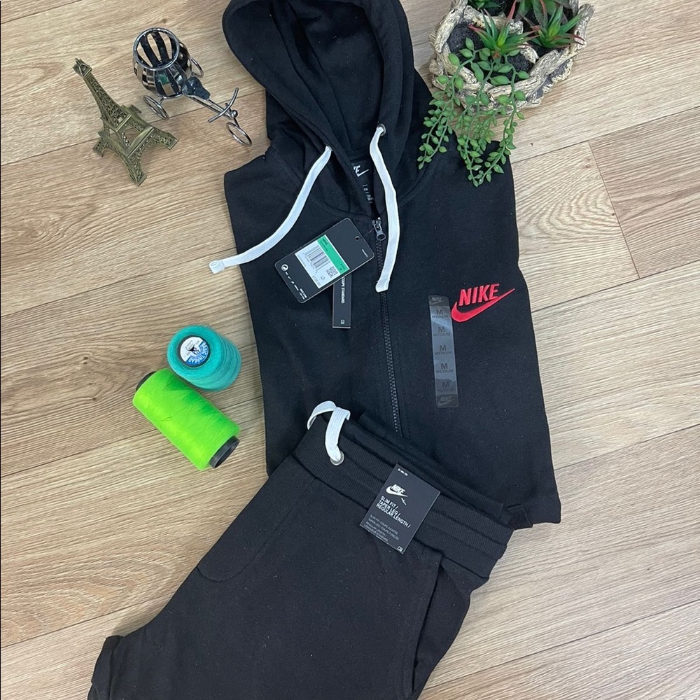 Black Nike jogger set